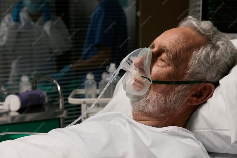 HCottrant's tweet photo. 🟥 Le nouveau permis de tuer...

La loi sur l’euthanasie a été votée dans la nuit par une assemblée nationale devenue l’anti chambre d’un régime autoritaire eugénique. Le permis de tuer a été accordé sans l’ombre d’une hésitation, nous sommes entrées de plain-pied dans une société de la mort. Sous couvert d’un progrès dont on se demande bien où il se trouve, les députés ont décidé de donner à cette loi un caractère aussi fort qu’odieux, en obligeant les personnels de santé à tuer sans avoir aucune clause de conscience. Les députés ont mis au pied du mur le personnel soignant en leur ôtant la possibilité de dire : « je refuse de donner la mort »  ! Une simple demande orale sans témoin sans protocole et vous serez morts dans les 48 heures. Pire que tout, l’euthanasie devient un soin intégré dans le code de la santé publique ! À quel moment un soin débouche-t-il sur le décès du patient ? Nous sommes dans un délire sémantique total, un renversement immonde des définitions, dans un contexte Orwellien qui ne cache plus ses intentions.

Dissuader un proche de mourir devient un délit : 1500 euros d’amendes et un an de prison ferme,  quid de la non-assistance à une personne en danger ? Cela rappelle les méthodes nazies les plus raffinées. Mais les garants de cette loi diabolique s’offusqueront de cette comparaison pour se draper derrière une morale qu’ils piétinent pour accuser autrui d’une atrocité qu’ils mettent en place en refusant d’en assumer les sources, les préceptes, la philosophie. Un médecin pourra seul décider de vous tuer et aucun recours ne sera possible. Ce dernier point devrait tomber sous le coup de l’inconstitutionnalité, les autres aussi d’ailleurs, car il n’existe aucune mesure juridique en première intention, qui ne soit susceptible d’être contestée. Les voies de recours sont un principe du droit, mais nos chers députés, honte à eux, écartent cette sécurité, qu’ont-ils en tête ? Qui sont ces monstres qui nous gouvernent et décident pour nous ! La colère en lisant cette loi est légitime, l’ulcération face à une telle frénésie, à une telle insanité est fondée ! La médecine n’est pas là pour  tuer mais soulager et provoquer la mort n’est pas un remède, c’est un crime.

Nos députés en ayant voté une loi en ces termes se sont fait les complices d’une atrocité dont ils ne mesurent même pas la portée. Sont-ils totalement décérébrés ? Ou font-ils cela sciemment, avec la satisfaction d’essaimer la mort dans toutes les strates de notre société, comme si c’était là un progrès ? Quel avenir pour une nation qui privilégie l’assassinat au lieu de la vie. Qui ne voit dans la destruction de l’humain que la solution divine pour éviter la souffrance, pour s’épargner de la regarder en face et d’en chercher les antidotes. On ne soigne plus en France, on tue ! Et cette mort est légale, comme l’ont été l’esclavagisme ou la déportation des juifs ! Cette loi devra être abolie, et il faudra intégrer dans la constitution le serment d’Hippocrate, qui de fait devient un feuillet supplémentaire dans les toilettes de l’Assemblée nationale.  « Je dirigerai le régime des malades à leur avantage, suivant mes forces et mon jugement, et je m'abstiendrai de tout mal et de toute injustice. Je ne remettrai à personne du poison, si on m'en demande, ni ne prendrai l'initiative d'une pareille suggestion ».

Tout cela vient d’être balayé par un quarteron d’arrogants apprentis sorciers, se prétendant au-dessus de tout y compris de Dieu et ce quelle que soit la religion ! Partant du principe que chaque religion monothéiste condamne le suicide, la république heurte donc à la foi des chrétiens et des musulmans,  Le Coran dit notamment :« Ne vous tuez pas vous‑mêmes. Dieu est, envers vous, plein de miséricorde. »

La bible « tu ne tueras point » sous-entendue soi-même. Comment peut-elle intégrer dans sa loi une telle distorsion, alors que la constitution reconnaît dans son préambule que nul ne peut être inquiété pour ses opinions mêmes religieuses. Mais aller contre la foi, même si la loi l’autorise n’est-ce pas entrer en conflit avec ce principe, et finalement réduire la liberté d’opinion à une contrainte, celle de devoir se plier à une injonction devenue légale par violation de la foi ? Si dans un état laïc la foi n’a aucune valeur juridique en elle-même, elle se trouve indirectement protégée par la liberté de conscience qui elle est protégée juridiquement, comme un principe fondamental. Ce point devrait annuler l’interdiction du droit de conscience inscrit dans le texte initial. Les laïcards basiques vont se dresser, prétextant qu’une religion, une foi ne sauraient être invoquées sans nuire au principe républicain, ce que nous venons d’ébranler dans notre courte démonstration. Des précédents existent, sans que cela ne choque ou nuisent, le président de la République américaine, pourtant juridiquement laïque, prête serment sur la bible, sans que cela ne choque les américains, les Français seraient-ils plus sensibles que nos voisins ? La seule conclusion à cet immonde texte qui a été rédigé par une bande d’irrespectueux du code moral et des principes de base de notre nation doit être annulée, et s’il ne l’est pas aujourd’hui, le futur président doit le prévoir explicitement.

➣ Blog du RPF : 
https://t.co/GTYiqzu4G8

Le groupe Telegram du RPF :
https://t.co/InZwqkohv2

Par Gilles La-Carbona : secrétaire national du RPF au suivi de la vie parlementaire