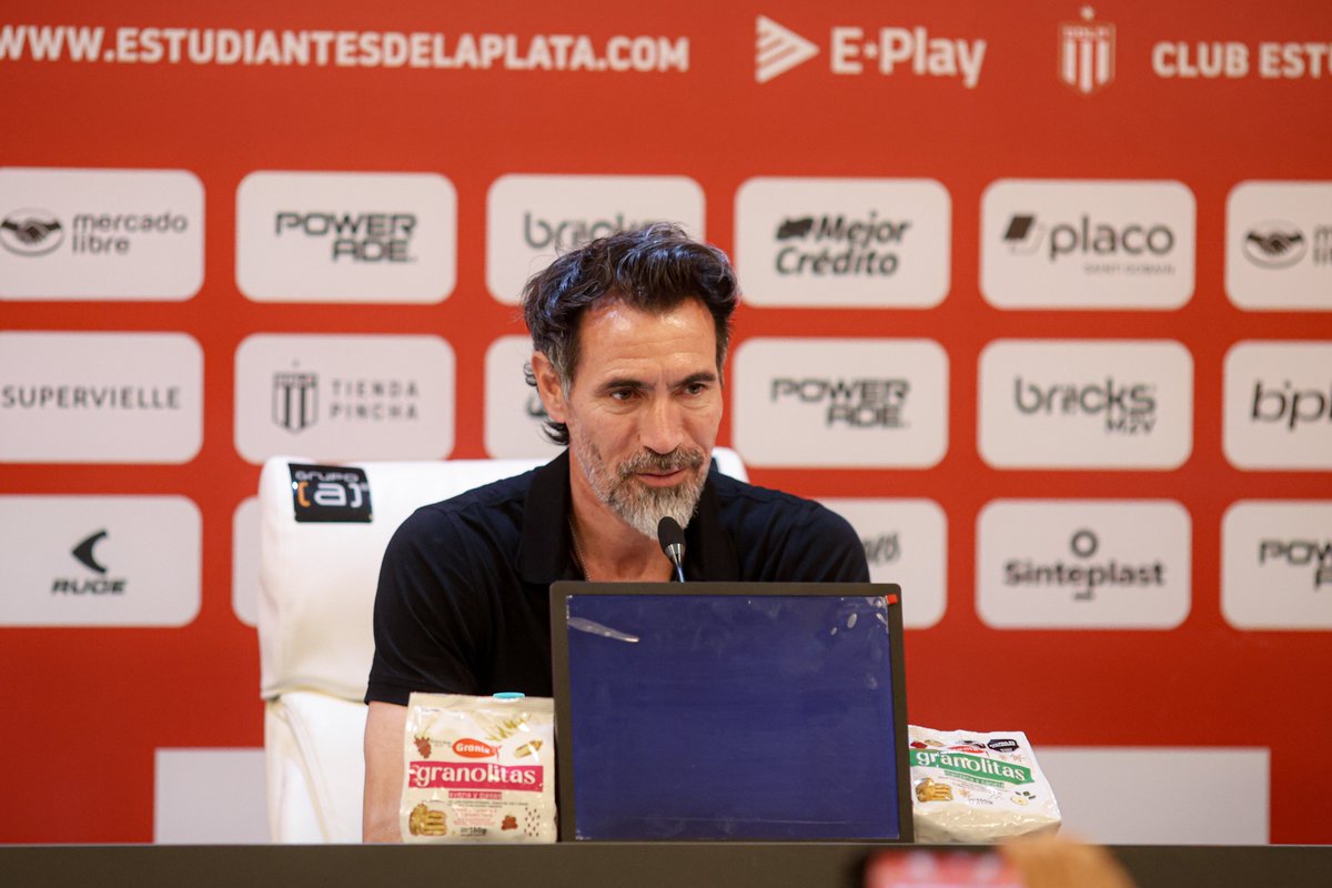 EdelpOficial's tweet photo. “Ni en todos los sueños que tuve como entrenador me imaginé un escenario como este, con el respeto y cariño de la gente, soy muy agradecido. Gracias Estudiantes”. https://t.co/GII3inmjqp