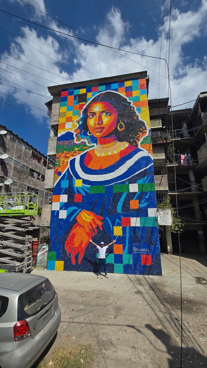 Olivarescfc's tweet photo. 🇸🇻 ¡En El Salvador! Hemos terminado el mural de tapas mas alto del mundo, con mas de 100.000 tapas, en el Edif 88 de la Colonia Zacamil.

Hace unos años, las pandillas usaban el arte urbano para marcar su territorio, pero eso ha cambiado, en los últimos dias hemos visto como personas de otras partes del pais, medios nacionales e internacionales se acercan a descubrir el gran museo al aire libre que es ahora la Colonia Zacamil. Esta es, justamente la demostración de cómo el arte es una parte fundamental de la transformación y del despertar de una nación.

¡Gracias a CMS Foundation por la invitación y a todos los que lo han hecho posible!