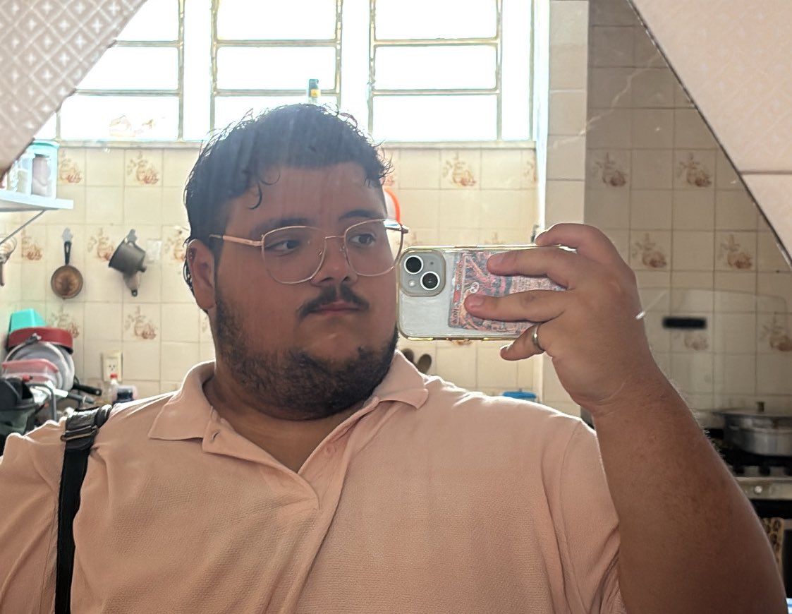 Lucs_Mced's tweet photo. fatos inúteis sobre mim  

altura: 1,70
tamanho q calço: 43/44
sexualidade: gay
aniversário: 27/10 (o Lula e o Graciliano Ramos tbm)
comida fav: pavê 
filme fav: qualquer filme de terror
serie fav: Pose 
animal preferido: gato https://t.co/LI6JcoUuwe