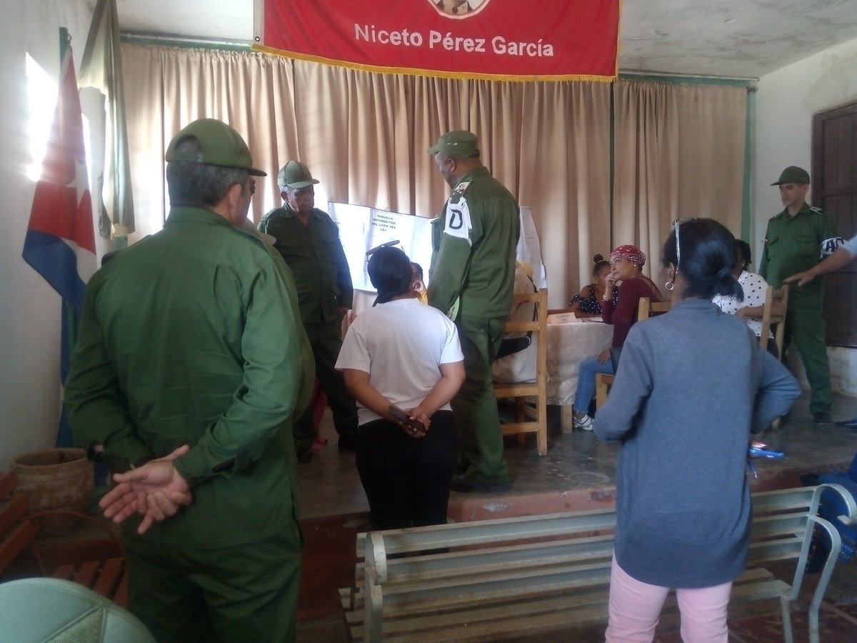 Hoy se desarrollaron acciones donde participaron jefes,oficiales, población y reservistas para elevar la capacidad defensiva de nuestra patria 🇨🇺.
El Consejo Popular Lavandero,demostró las potencialidades para reforzar la preparación ante un ataque del enemigo.
<a href="/DiazCanelB/">Miguel Díaz-Canel Bermúdez</a>