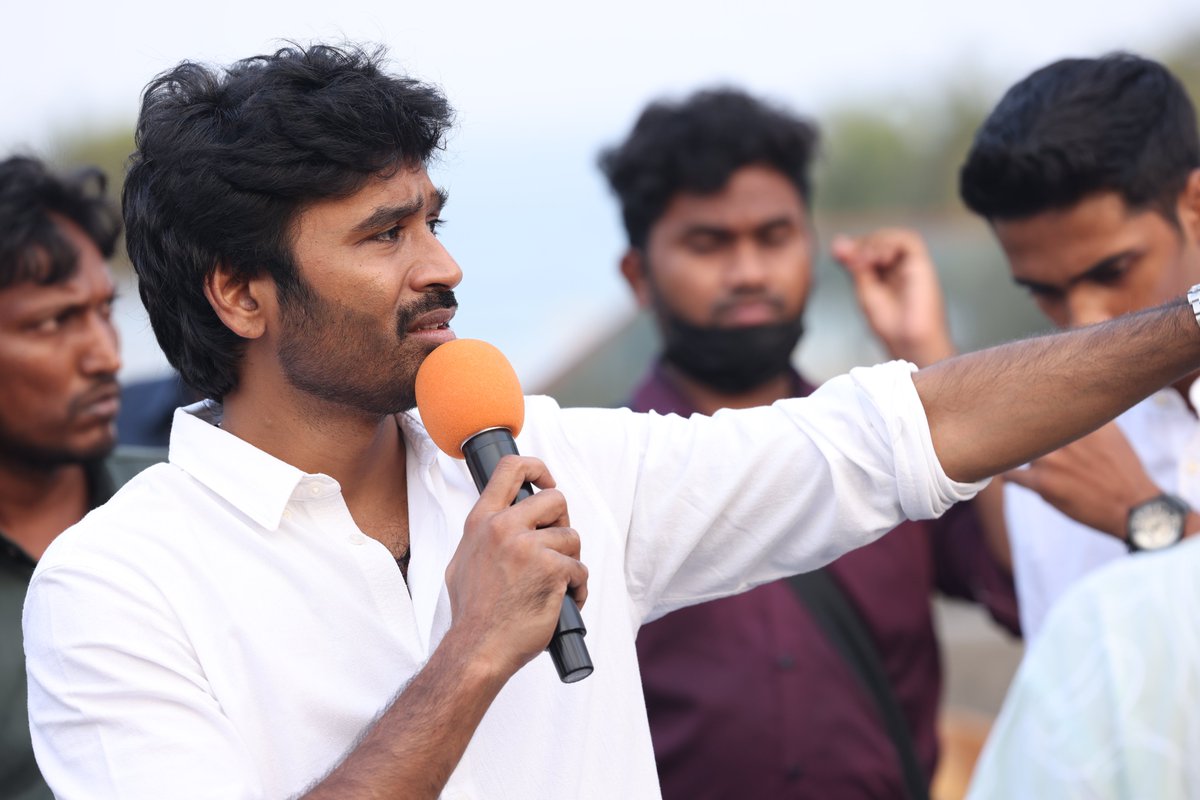 dhanushUHD_offl's tweet photo. Celebrating 1 Years Of #NilavukuEnmelEnnadiKobam #NEEK ❤️🥰
#1YearOfNilavukuEnmelEnnadiKobam #1YearOfNEEK #DD3 @dhanushkraja @gvprakash @theSreyas @wunderbarfilms @RedGiantMovies_ @kabilanchelliah @kavya_sriram #DhanushUHD_Offl https://t.co/UraIPgGNYp