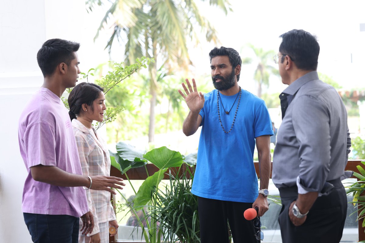 dhanushUHD_offl's tweet photo. Celebrating 1 Years Of #NilavukuEnmelEnnadiKobam #NEEK ❤️🥰
#1YearOfNilavukuEnmelEnnadiKobam #1YearOfNEEK #DD3 @dhanushkraja @gvprakash @theSreyas @wunderbarfilms @RedGiantMovies_ @kabilanchelliah @kavya_sriram #DhanushUHD_Offl https://t.co/UraIPgGNYp