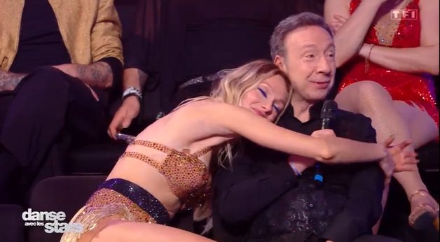 #DALS "Pardon je vais mettre de l'humour mais à chaque fois elle se tape que des vieux, j'ai 62 ans elle est obligée de me faire danser, elle serait avec le jeune Sam ici présent, elle serait en finale mais en même temps elle l'a fait je lui ai dis écoute je suis désolé peut-être