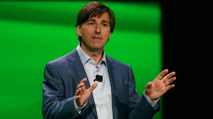 Eu acredito que a Microsoft deve anunciar em breve a volta do Don Mattrick com shadow drop do Scalebound e um plano gratuito do Game Pass