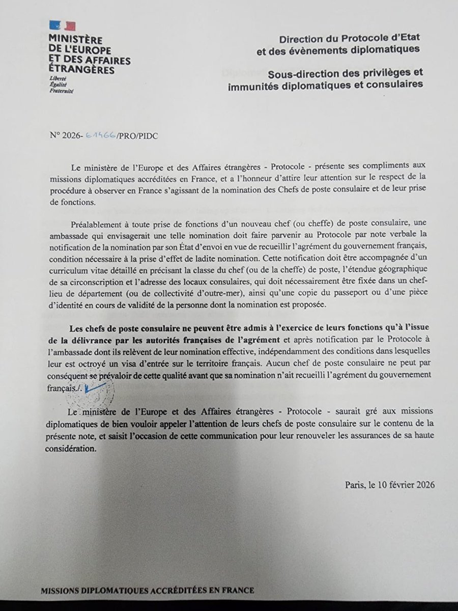 NOVATADA
Es muy divertido como nos criticaban los medios comprados y mediocres acusándonos de improvisados. Y ahora los franceses los tratan de ignorantes porque están nombrando y quitando cónsules y embajadores sin el procedimiento correcto. Hay que pedir be-ne-pla-ci-to amores.