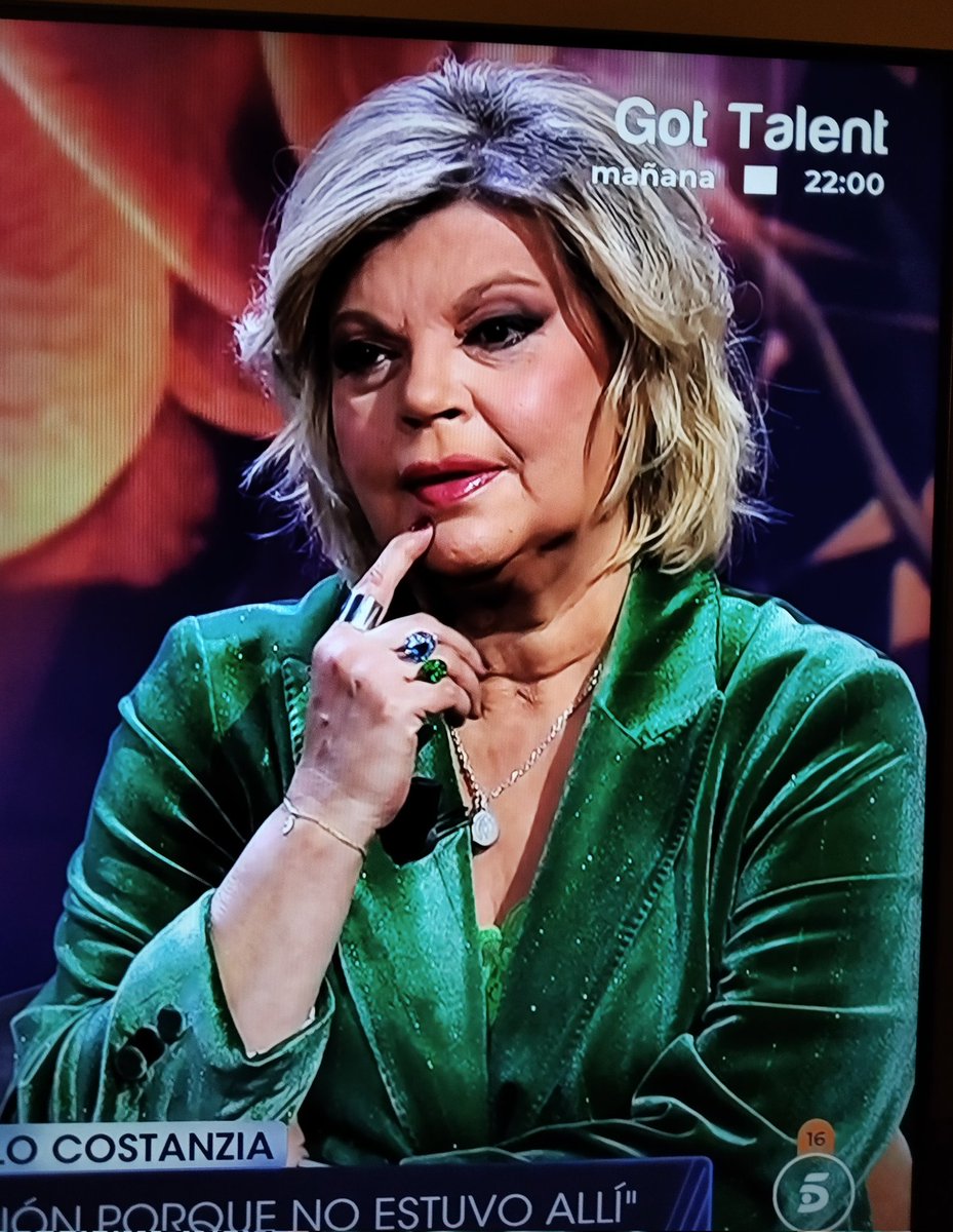 Vickypelayo05's tweet photo. Se puede ser más aburrida,mala colaboradora,pelma y soberbia que Terelu Campos? NOOO
#DeViernes https://t.co/KPMOZt6xBN