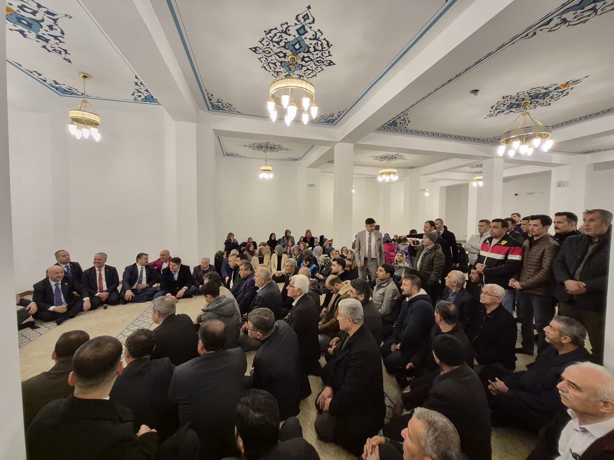 ❝AK Parti teşkilatları; inancını millete, iradesini hizmete adayan büyük yürüyüşün kararlı temsilcileridir.❞

Teravih namazı sonrası; Genel Başkan Yardımcımız ve Teşkilat Başkanımız Sayın Ahmet Büyükgümüş, Başkan Yardımcılarımız ve Milletvekillerimiz ile Adıyamanlı