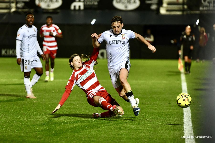 elchiringuitotv's tweet photo. ⏰ ¡FINAL! La AD Ceuta saca los tres puntos de su estadio. #LaLigaHypermotion 

👉 AD Ceuta 2-1 Granada https://t.co/VgQXiCl8KR