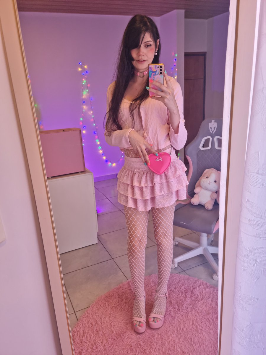 Old Pink Horizons tweet media