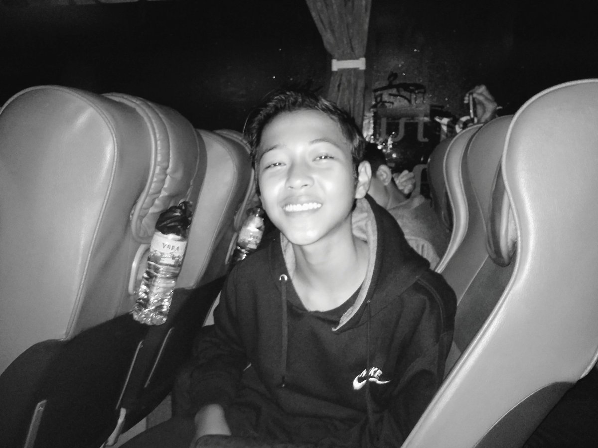 ifyoovt's tweet photo. iseng buka drive malah nemu foto jaman smp wkwk https://t.co/YaKbgvUcxB