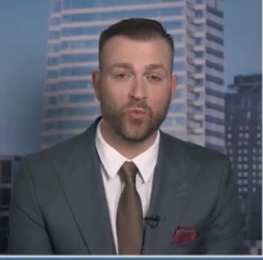 I mean come on now lol big shoulder and black eyeliner <a href="/ChrisMuellerPGH/">Chris Mueller</a> <a href="/MarkKaboly/">Mark Kaboly</a>