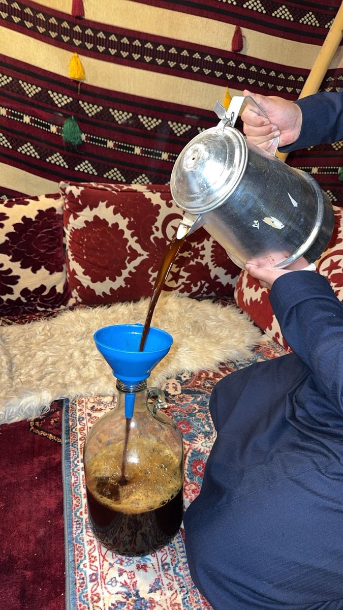 VR_13's tweet photo. يقول جمال بندر :

عن ما اشتهت نفسي وما لذّ وطاب
يردني [ دين ] و [مروه] و [ نعره ]

انا النزيه اللي يخاف من الحساب 
و انا الذي لا شاف .. منكر ينكره

وانا الصقر وانا النسر و انا العقاب 
وانا الذي سمتني امي حيدره

وان شفت ف الرجال شي من الخراب 
اطلقه ... كني مطلق لي مررره https://t.co/N6ST8TWXUV