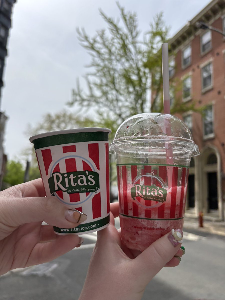 flyerslesbian's tweet photo. why would anyone ever want to live anywhere else https://t.co/Hp9k0XVhXS