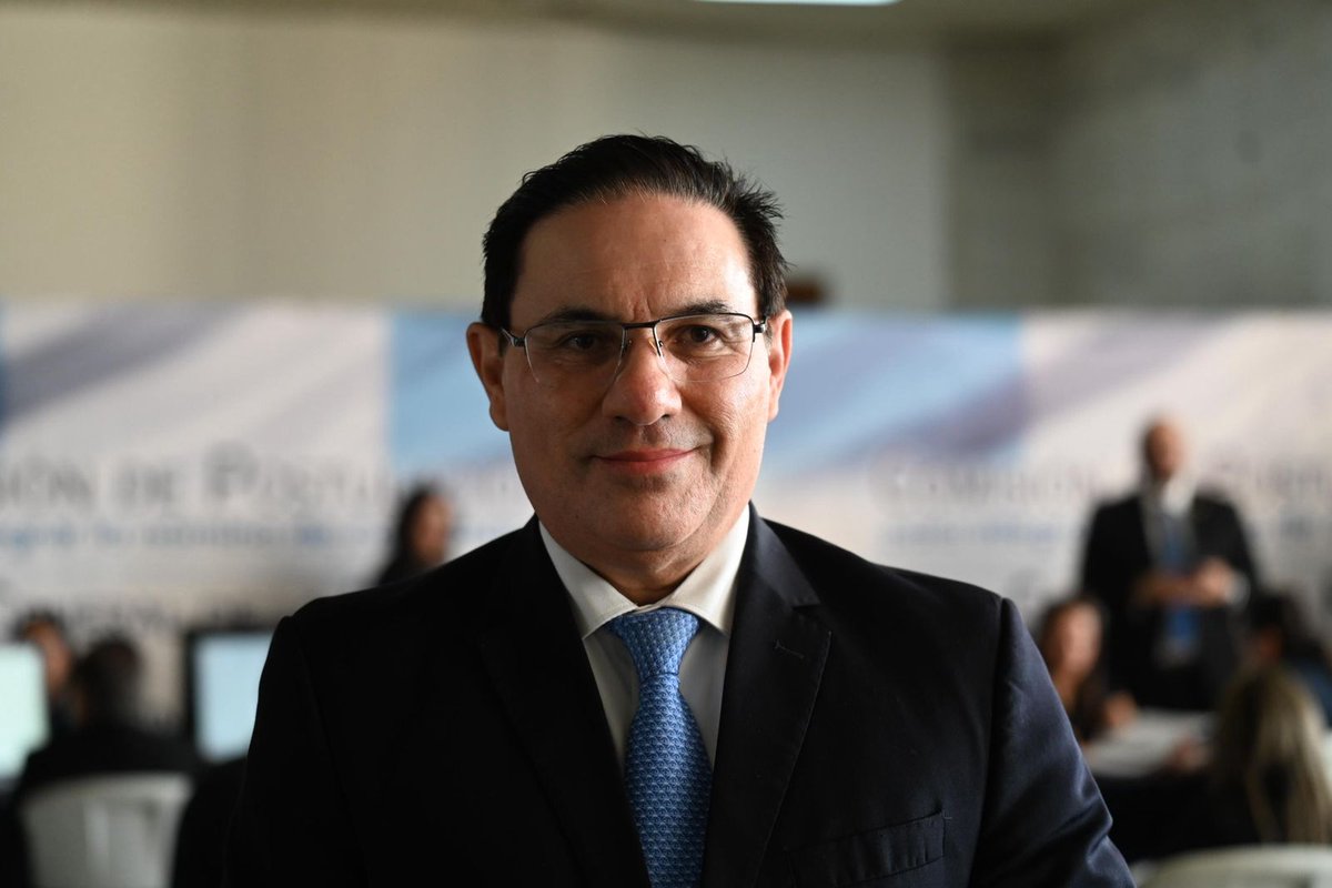 eP_investiga's tweet image. #Actualidad | El Ministro de Gobernación, Marco Antonio Villeda se postula para el cargo de Fiscal General.
"El tema de las comisiones de postulación se ha ido tergiversando con el transcurso del tiempo" afirmó el funcionario.

📸 Carlos Alonzo
📹 Carlos Alonzo