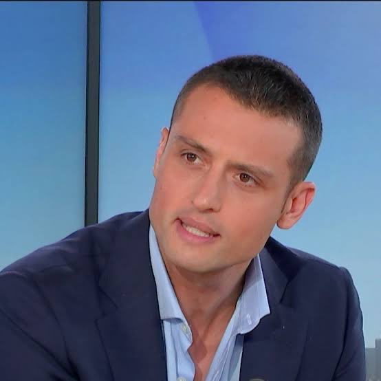 Le Rassemblement National vient de se faire détruire par un plateau LCI.

- Journaliste : Est-ce que vous soutenez cette marche ?
 
- Aleksandar Nikolic (RN) : Heu... euh...

- Journaliste : Bon, on voit bien que c'est compliqué pour vous.

- Laurence Saillet : En fait, ce qui
