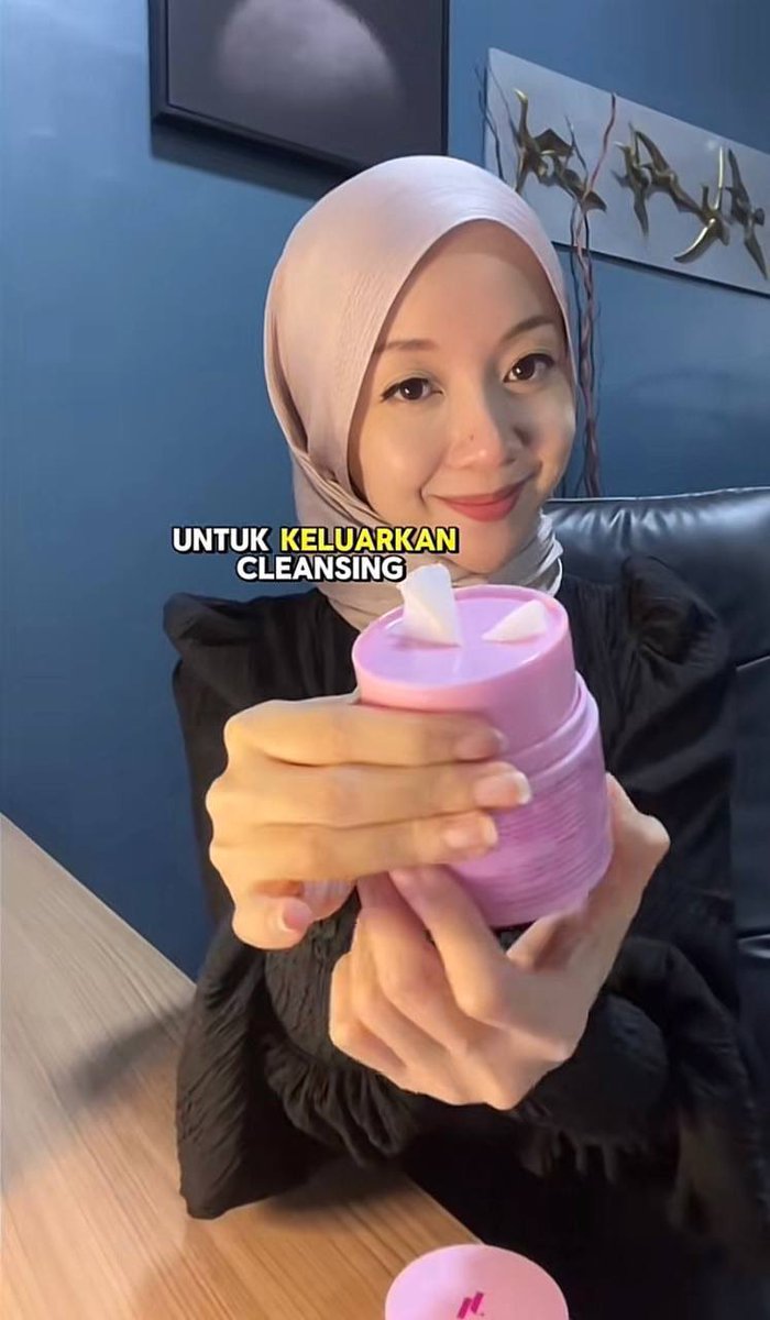QueenTelekungSK's tweet photo. PERGI LA BELI SEMUA YANG DR WINA ADVICE TU SUMPAH MENJADI ON MY SKIN.  🥹🎀✨ tqsm dr!!!!!

Balm — keluarkan whitehead, sebaceous filament
Astaxanthin — Cerahkan satu badan 
Glycolic acid — Buang daki
Skin filler — Hilangkan fine line
1004 ampoule — Kecilkan pori https://t.co/DbGWSbC2a3