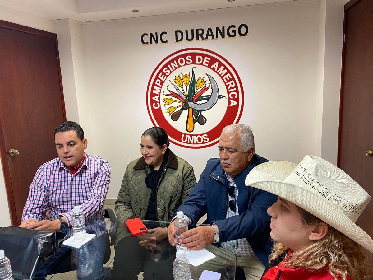 En el estado de Durango iniciamos reunión de trabajo con el Comité Ejecutivo de la Liga de Comunidades Agrarias, acompañados por el  ex dirigente Rubén Escajeda y de nuestro dirigente estatal Toño Morales.