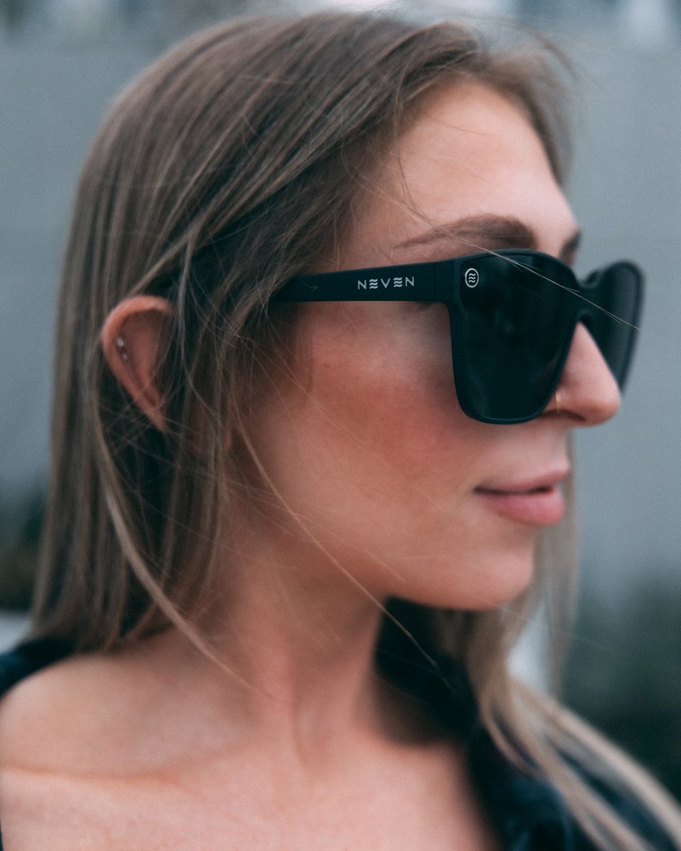 neveneyewear's tweet image. Next go-to sunglasses?
Oversized. All black. Polarized.

Atlantis = easy, everyday coverage in a women’s frame that works with everything. 🕶️

#NevenEyewear #Atlantis #OversizedSunglasses #BlackSunglasses #WomensStyle neveneyewear.com/products/atlan…