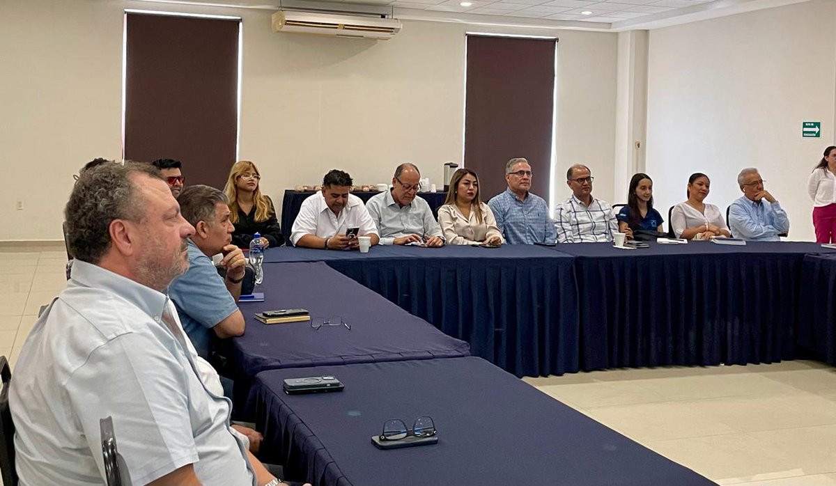 Nuestro Presidente, Ing. <a href="/JorgeAlardinC/">JORGE RAFAEL ALARDÍN CÓRDOVA</a>, asistió como invitado especial a una sesión del <a href="/ImefVeracruz/">IMEF Veracruz</a>, encabezada por su Presidente, el C.P. <a href="/ramonorteg/">ramonorteg</a>, donde se abordó el tema “Reglas Misceláneas 2026”.
#LaFuerzaDeTodosJuntos