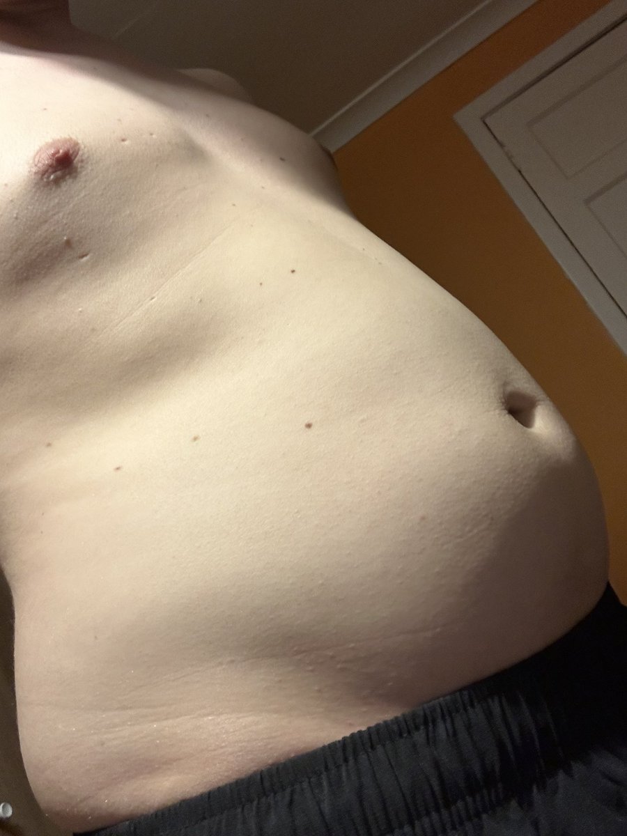 Freshly shaved belly ready for rubs and snacks :3