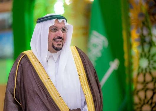 نوّه سموه ان التبرع السخي البالغ (70) مليون ريال من خادم الحرمين الشريفين وسمو ولي العهد – حفظهما الله – دعمًا للحملة، يجسد ما توليه القيادة الرشيدة من اهتمامٍ بالغٍ بالعمل الخيري.. 
سمو #أمير_منطقة_القصيم: موافقة خادم الحرمين الشريفين على إطلاق الحملة الوطنية للعمل الخيري