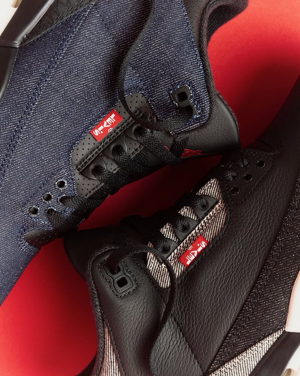 JustFreshKicks's tweet photo. Releasing at 6PM EST 👖
Levi’s x Air Jordan 3 Collection 

Black https://t.co/A6nYhS4cF6
Indigo https://t.co/JKZDPlzAr8
Apparel https://t.co/jTm22HE7Hu https://t.co/Vu329l9728