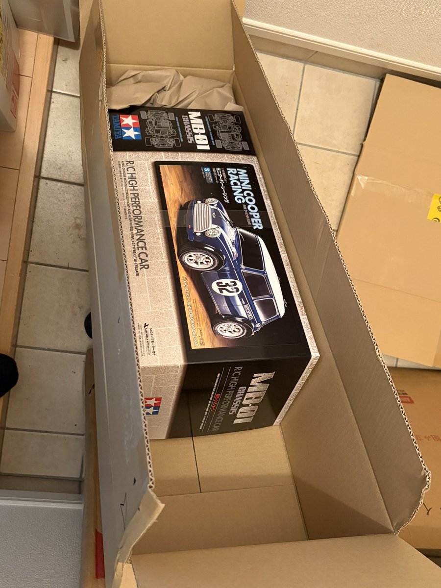 110inch's tweet photo. 片側のみの梱包材、機能しないだろ。 https://t.co/Tp3JlYqL0o