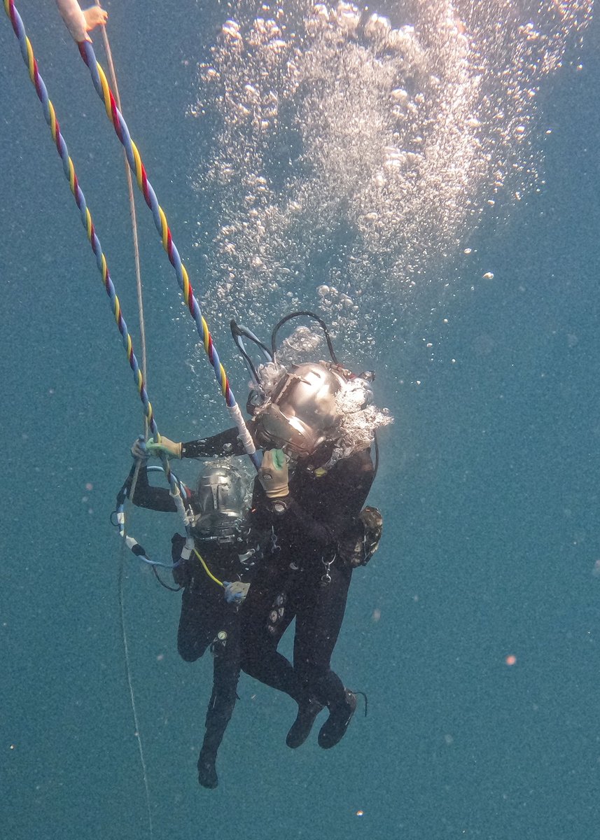 DiveKirbyMorgan's tweet image. #MilitaryMonday

U.S. Army divers from the 7th Engineer Dive Detachment descend during a DPAA underwater recovery mission in Khánh Hòa Province, Vietnam.

📸 by Staff Sgt. Taylor Crul