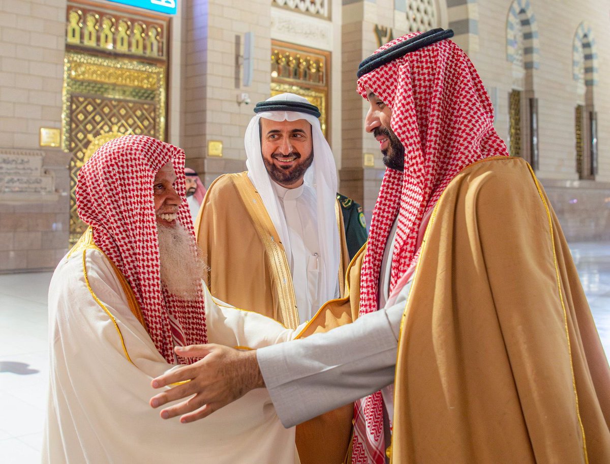 سموّ #ولي_العهد في المسجد النبوي 

حيث أدّى الصلاة بالروضة الشريفة، ثمّ السلام على رسول الله ﷺ، وعلى صاحبيه رضوان الله عليهما.

تقبّل الله طاعاتك، ورفع قدرك، وبارك بعملك 🤲🏼