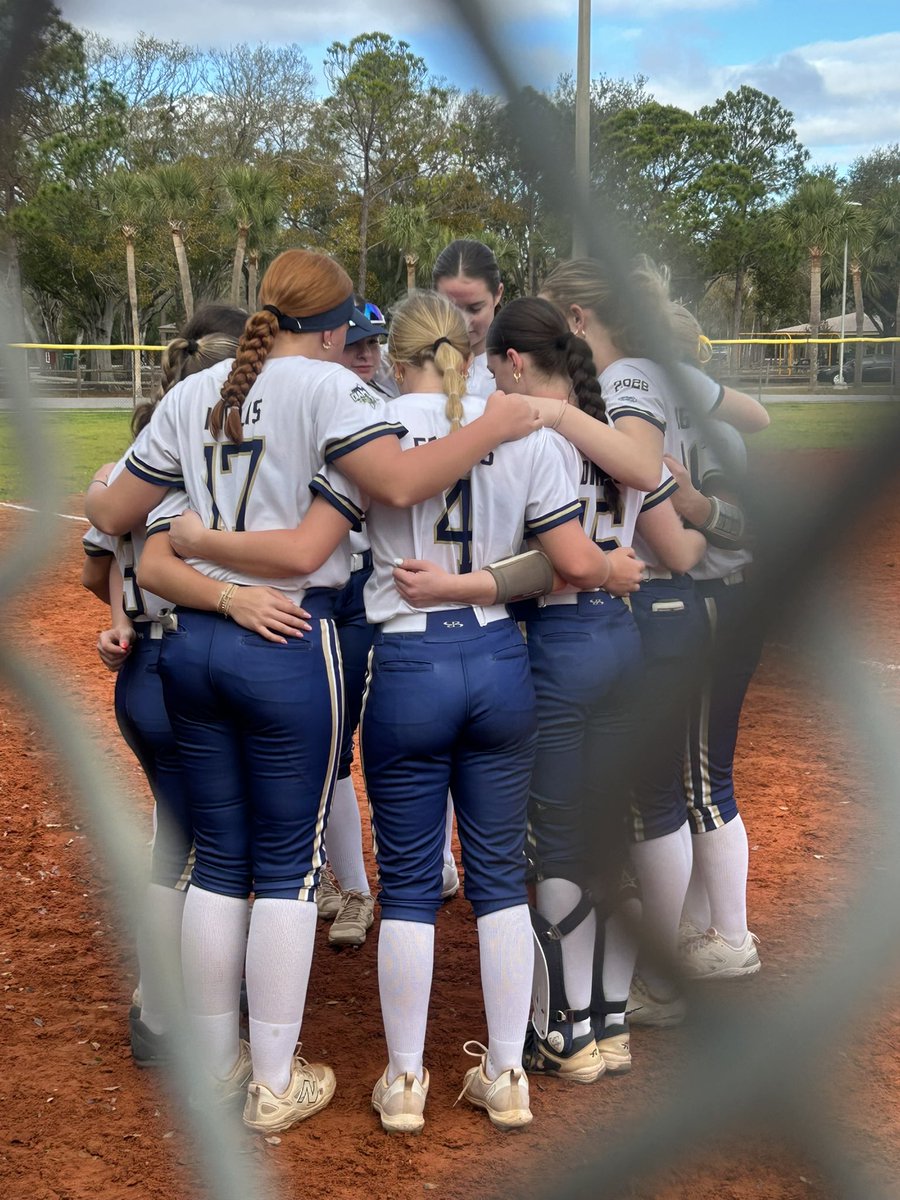 AvaInglis2028's tweet photo. Awesome experience competing in the Sunshine Classic tournament in St. Petersburg, Florida last weekend! Here’s some pitching and hitting clips 🥎🌴 https://t.co/Y0rTwGmhxv