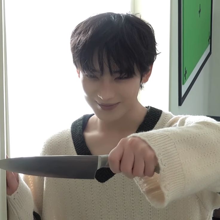 Foxnoo Daily 📰

It's a knife..?