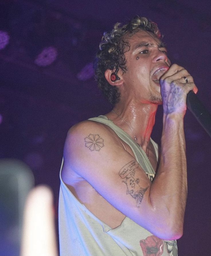 Helen ➕️ 🔆 🎸 tweet media