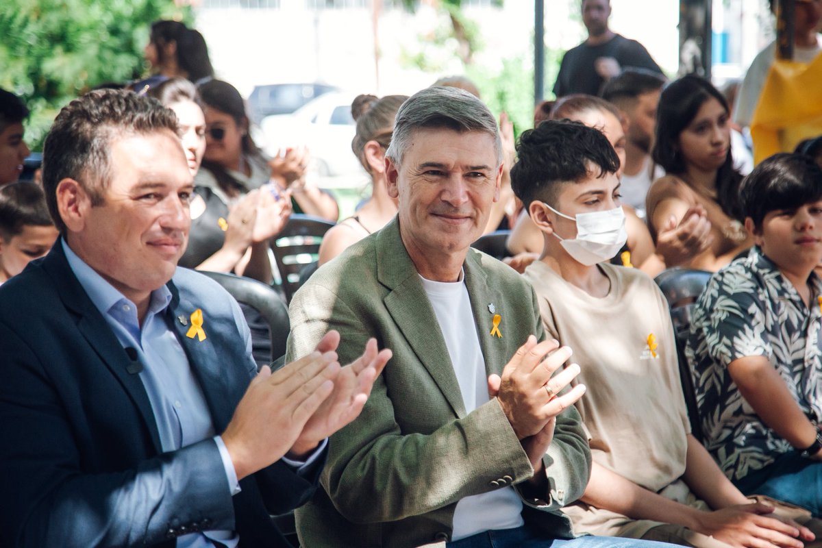 PasseriniOk's tweet photo. 💛 Hoy la campana sonó 17 veces en el Hospital Infantil.

Sonó como un verdadero triunfo: el de niños y niñas que finalizaron su tratamiento contra el cáncer infantil, el de familias que nunca soltaron la mano y el de equipos de salud que acompañaron cada paso del camino.

Cada campanazo de quienes reciben el alta es el mejor impulso, el combustible espiritual que alienta a los 30 chicos y chicas que hoy continúan en tratamiento.

Gracias por enseñarnos tanto. 🎗️