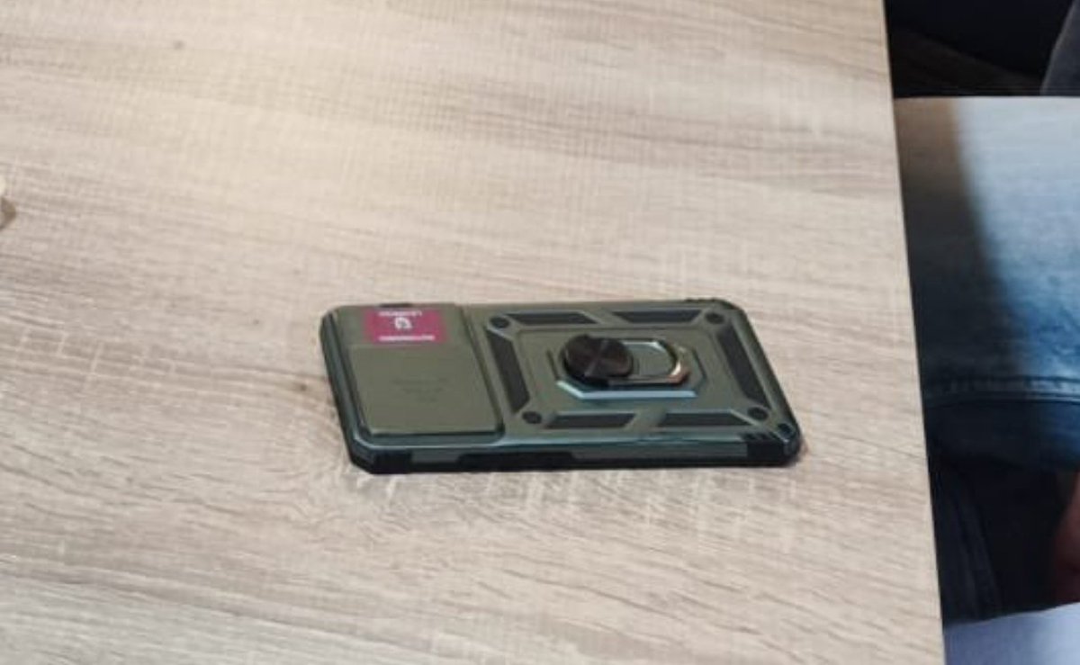 Qué cosas tiene la vida🤭
Tanto decir que la autonomía leonesa “no existe”, “no toca” o “no es el momento”.. y al final el eslogan acaba hasta en ls pegatinas del móvil
En qué quedamos ¿Es una reivindicación absurda o tan popular que hasta quienes la niegan la llevan en la funda?