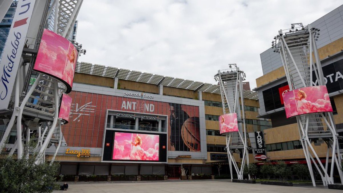 cryptocomarena's tweet image. The wait is over! @_megmoroney's new album Cloud 9 is out  🩷☁️9️⃣💕💓💘💗💞💖  Listen now at meganmoroney.lnk.to/Cloud9