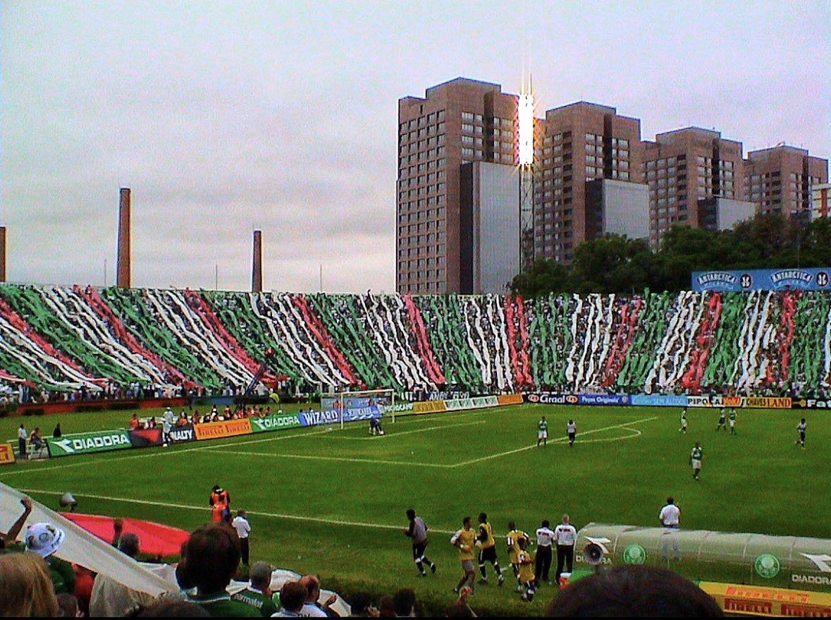Palmeiras em cenas…

Tunel do tempo, novembro de 2003.

Palestra Antigo + casa das caldeiras.

Dois Patrimônios históricos da cidade.