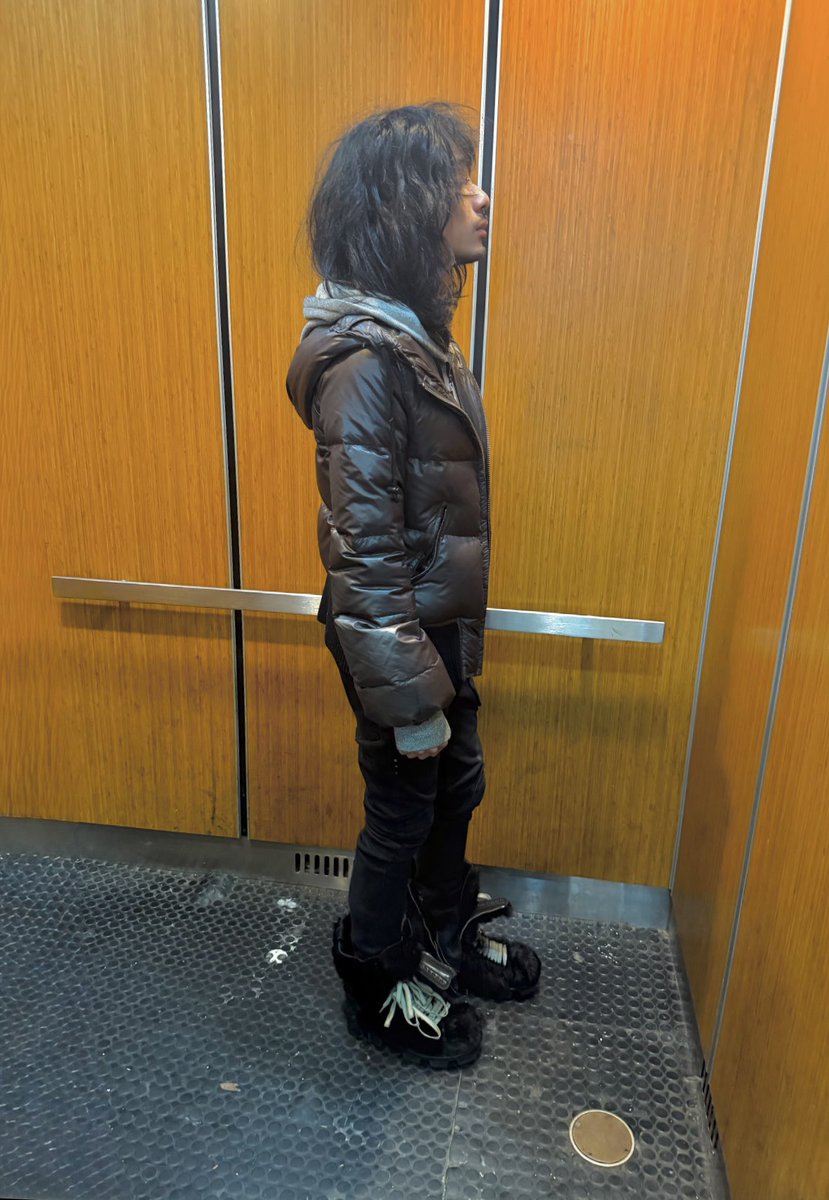 Nun2wear tweet media