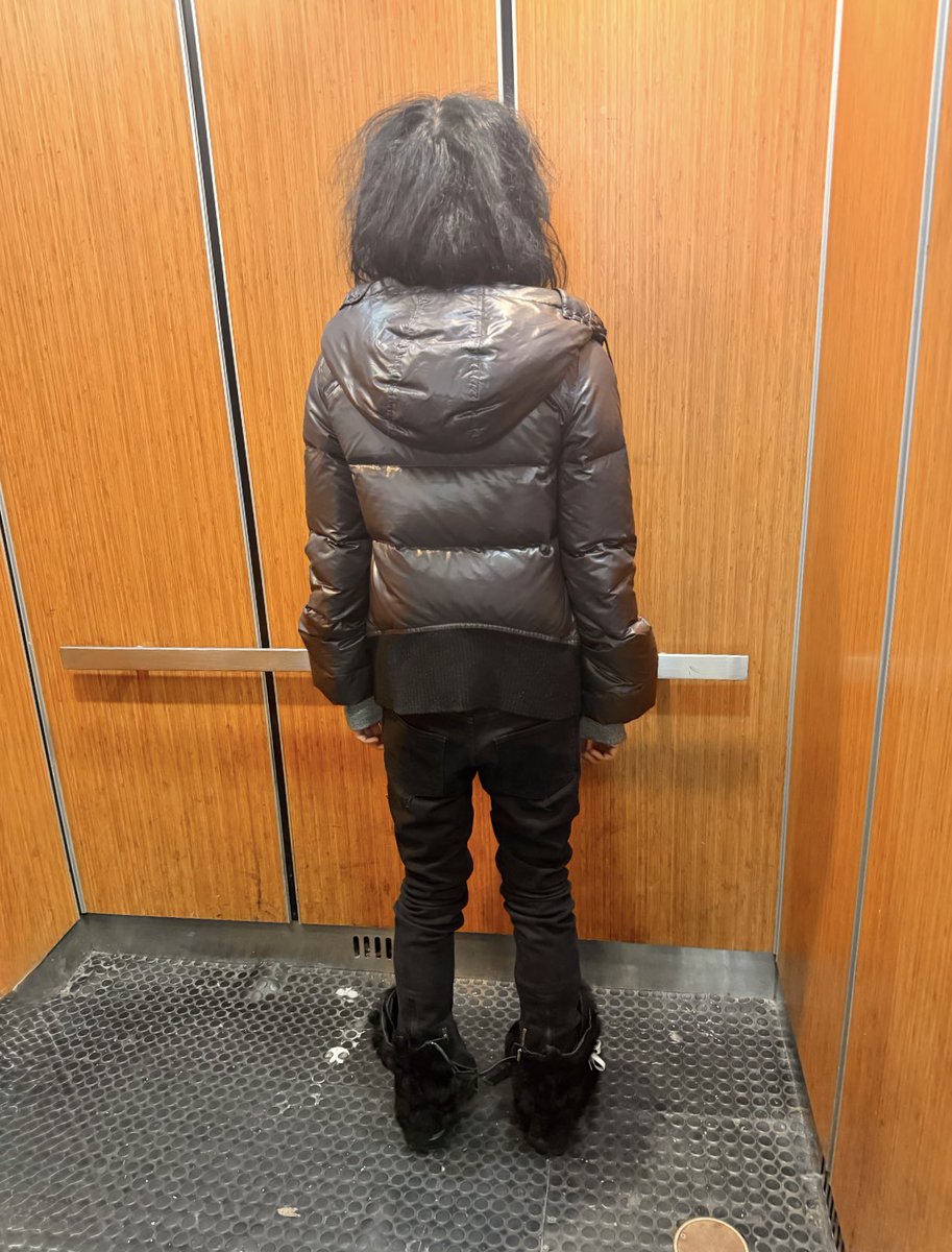 Nun2wear tweet media