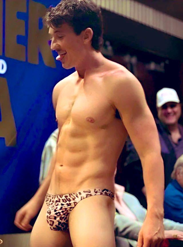 sitepopmais's tweet image. Miles Teller celebra hoje 39 anos! Parabéns! 🎈🎉