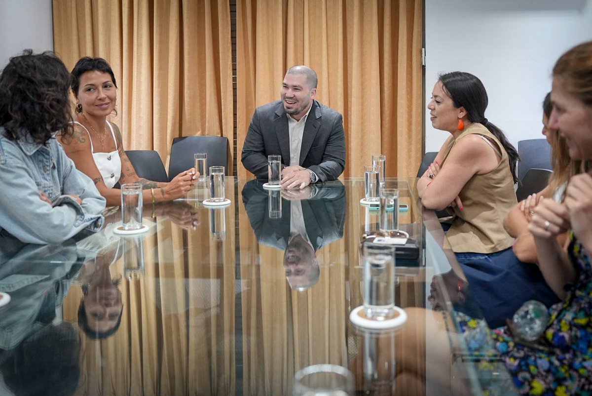 mayrasmendoza's tweet photo. #Cuba 🇨🇺 necesita de nuestra solidaridad y apoyo. Un pueblo siempre amigo del nuestro está siendo sometido a una agresión desmedida y cruel, que se suma a la histórica injusticia del bloqueo.

Detrás de cada decisión que lesiona la soberanía de una nación, hay historias de mucho sufrimiento y dolor. Tiene que terminar este ataque al pueblo cubano y las soluciones deben construirse en base al diálogo y el respeto.

En un contexto muy difícil para Latinoamérica, con gobiernos y dirigentes populares perseguidos, encarcelados injustamente e injuriados por operaciones de prensa globales, es fundamental reforzar los lazos que nos unen.