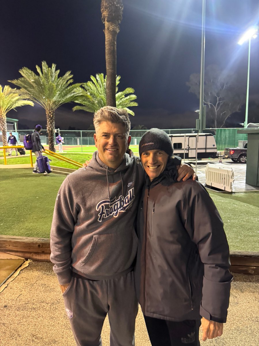 jaegersports's tweet image. Magical day hanging out last night with ⁦⁦@TCU_Baseball⁩ team. So great to see long time friend &amp;amp; Jaeger Sports alum ⁦@KirkSaarloosTCU⁩, and meet Pitcher ⁦@Nate_strn12⁩ 💜⚾️ 

#Frogs #Feedit 🐸 🍌