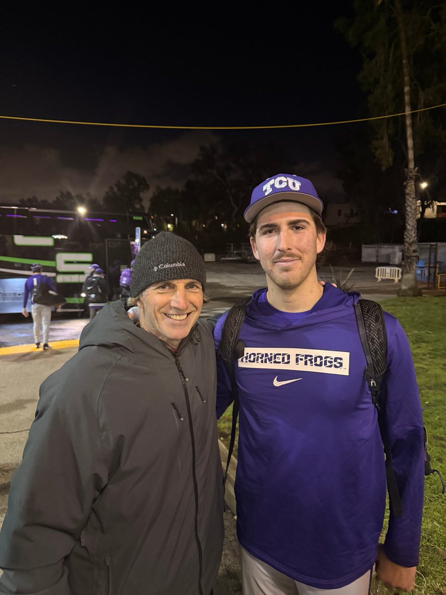 jaegersports's tweet image. Magical day hanging out last night with ⁦⁦@TCU_Baseball⁩ team. So great to see long time friend &amp;amp; Jaeger Sports alum ⁦@KirkSaarloosTCU⁩, and meet Pitcher ⁦@Nate_strn12⁩ 💜⚾️ 

#Frogs #Feedit 🐸 🍌