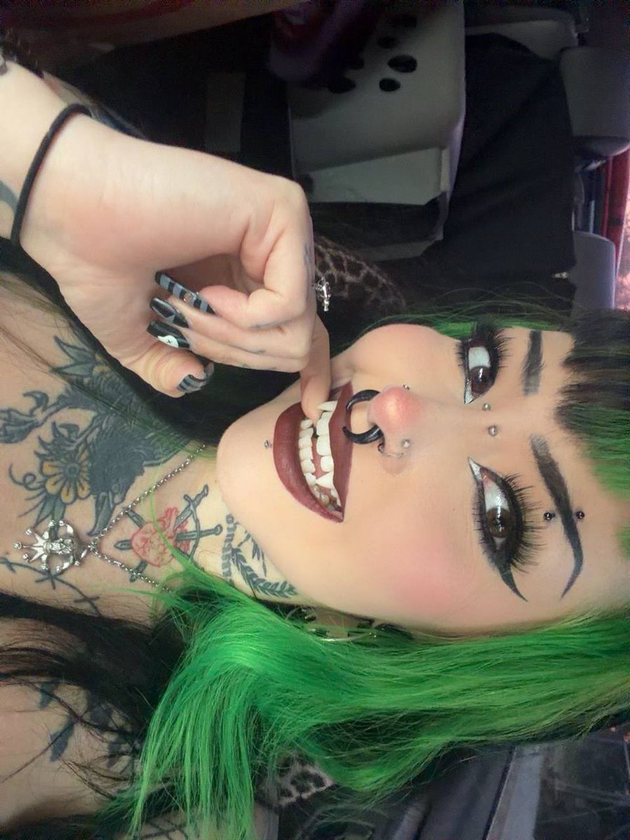 goth bunny (@gothbellaluna) on Twitter photo 