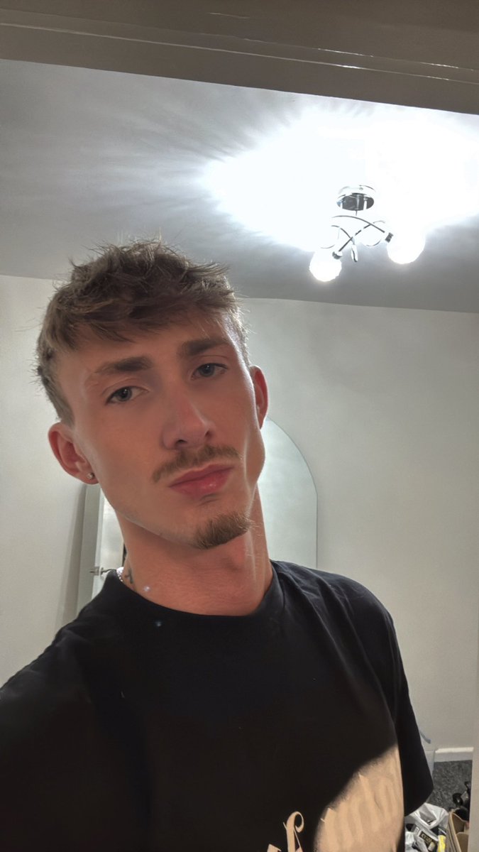 harry😈 tweet media