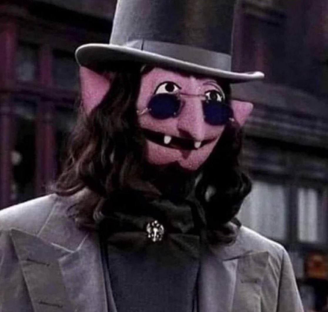 -He cruzado océanos de tiempo para encontrarte… Uno, dos, tres océanos jaja.