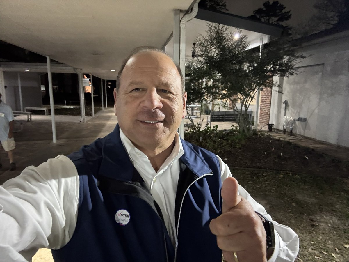 Mano DeAyala tweet media