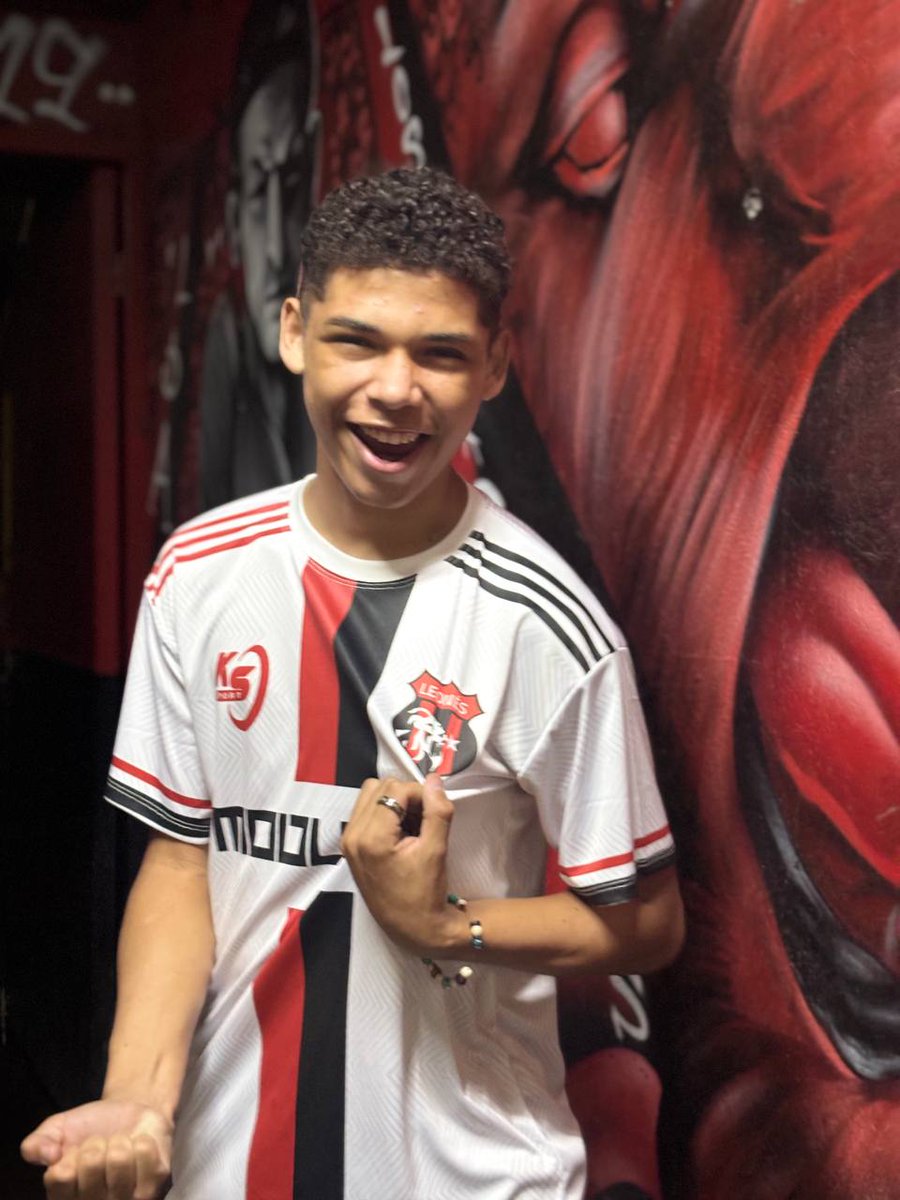 LDAposting's tweet photo. Volvimos con @LeonesLDA , así que señores, manden sus mejores jugadas al Privado de leones, nos vemos pronto ❤️🖤🦁 https://t.co/sNFTtCr9Jy