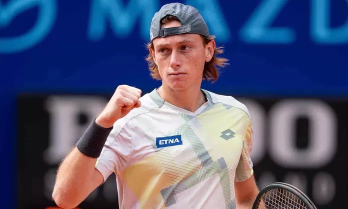 Qué poco se habló de la victoria de Ignacio Buse sobre el local Fonseca en los octavos de final del ATP Río de Janeiro.

Con esta victoria, el peruano estará en el CUADRO PRINCIPAL de Roland Garros y Wimbledon.

Hay futuro en el tenis peruano.