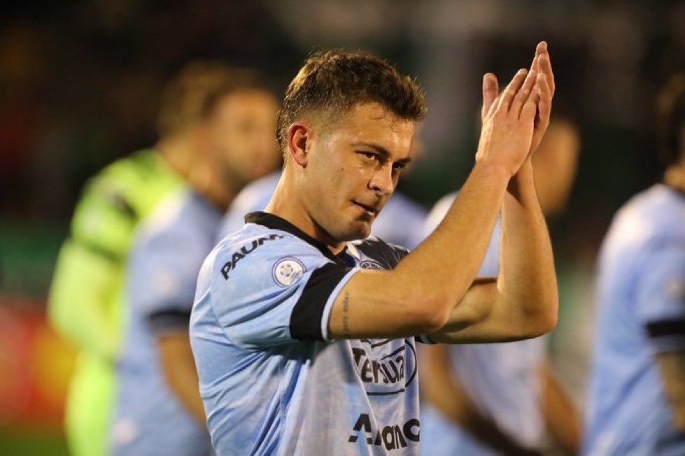 QUE HACE ESTE TIPO JUGANDO EN BELGRANO TODAVÍA, BURRO.